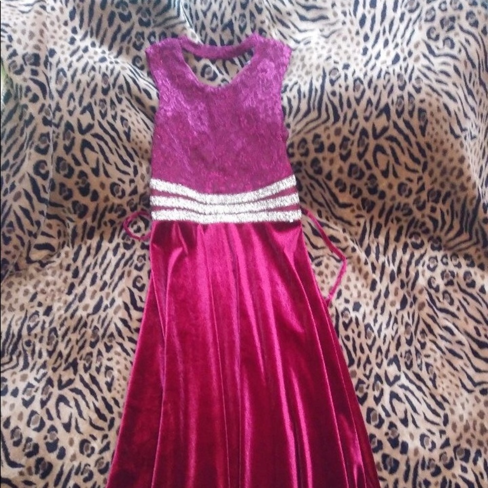 Xtraordinary maroon dress